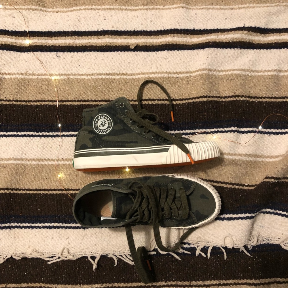 PF flyer LIKE NEW woman’s high top shoe